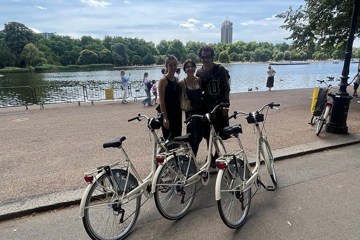 London Bicycle Tour at Palaces and Parks with History