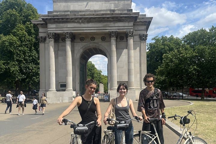 London Bicycle Tour at Palaces and Parks with History
