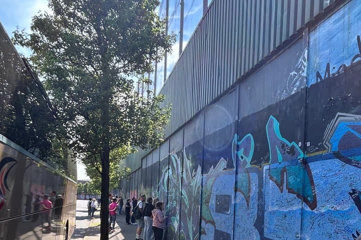 Guided walking tours of Belfast in French and German