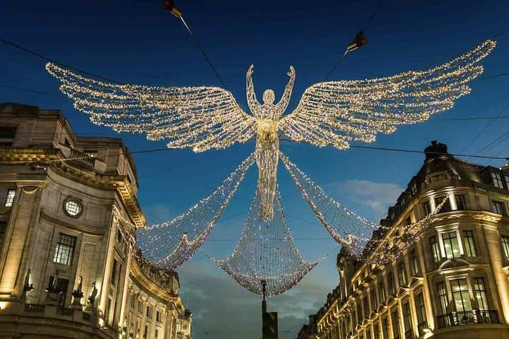 London Christmas Lights Tour by Bus with Return Thames Boat Trip