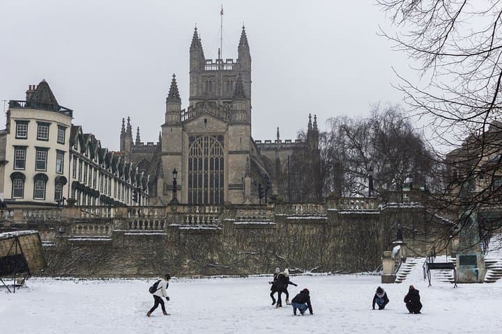 Windsor, Bath, Stonehenge and Salisbury Guided Tour on Boxing Day