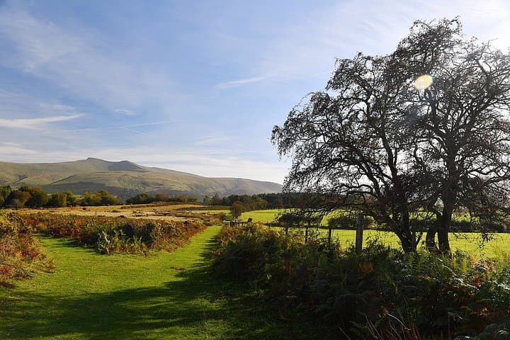 Cardiff: Welsh Castles, Mountains & Steam Railway Day Tour