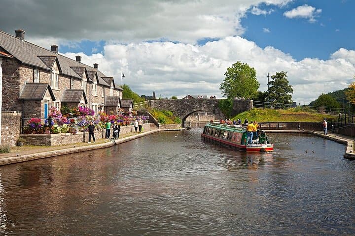 Cardiff: Welsh Castles, Mountains & Steam Railway Day Tour