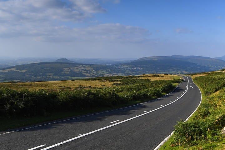 Cardiff: Welsh Castles, Mountains & Steam Railway Day Tour