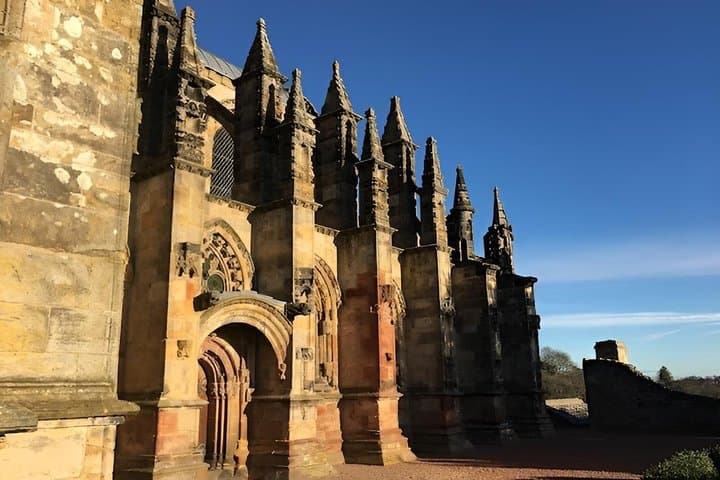 Rosslyn Chapel and Gin Distillery Small Group Tour with Admission