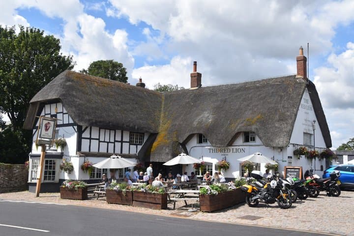 London: Private Avebury World Heritage Site Taxi Tour