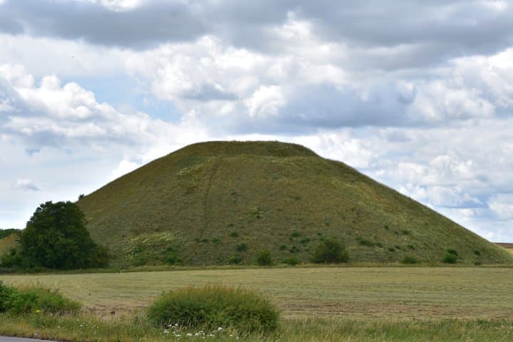 London: Private Avebury World Heritage Site Taxi Tour