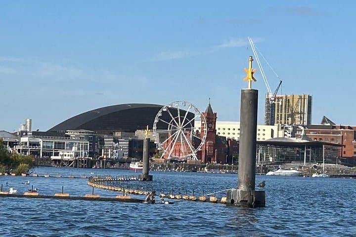 Cardiff Essential : Bay, Boat and Historic Center