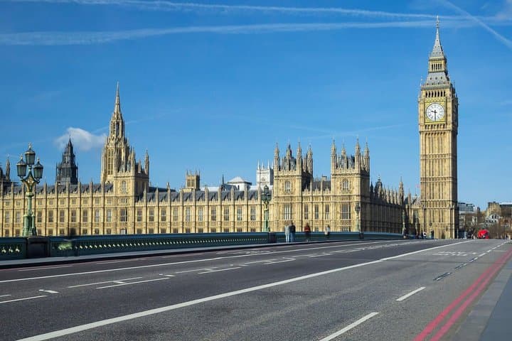 Walking Tour of the Queen on the South Bank in Spanish