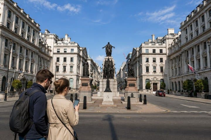 London Scavenger Hunt & Highlights Self-Guided Walking Tour