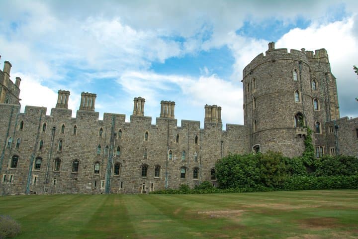 Private Driver guided tour Stonehenge, Windsor Castle and Bath