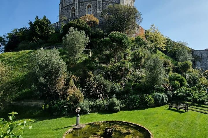 Private Driver guided tour Stonehenge, Windsor Castle and Bath