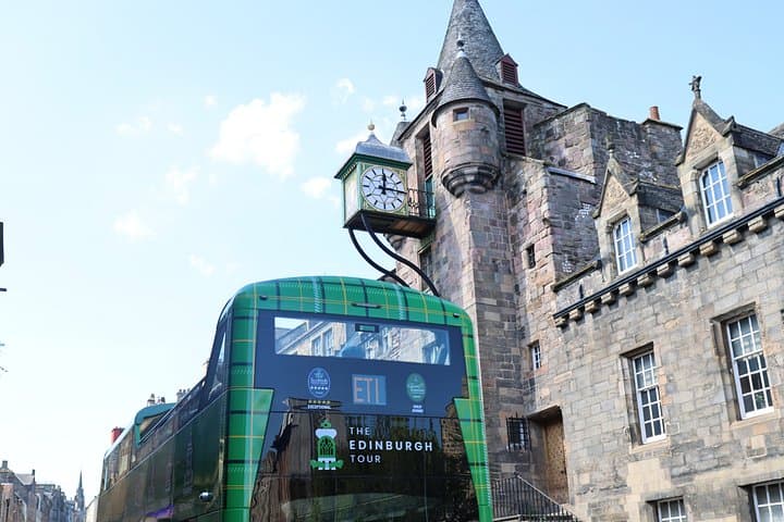 Edinburgh Hop-on Hop-off City Tour with Live Guide