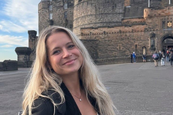 Edinburgh: Hidden Closes, Secrets & Scandalous Stories