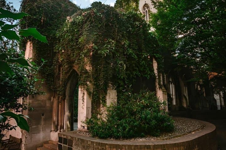 City Architecture Tour from Roman Ruins to Modern Marvels