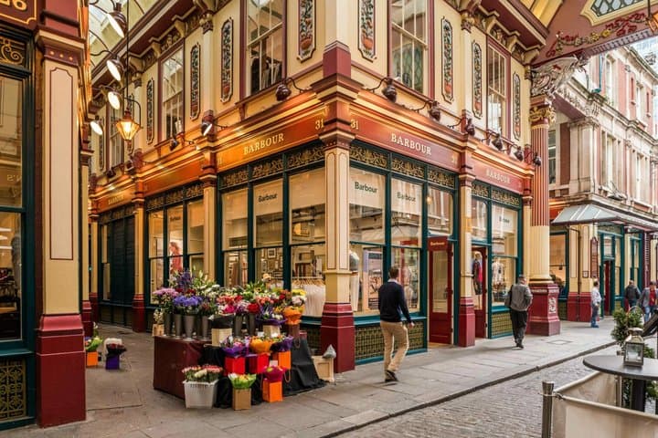 City Architecture Tour from Roman Ruins to Modern Marvels