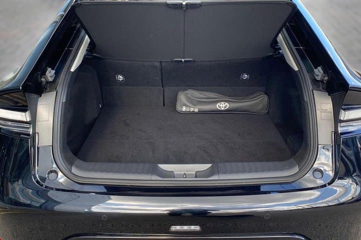 Heathrow to Southampton Eco Saloon Private Transfer