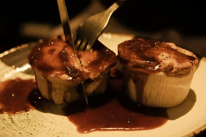 British Historic Pub Food Tour, Beers and Pies