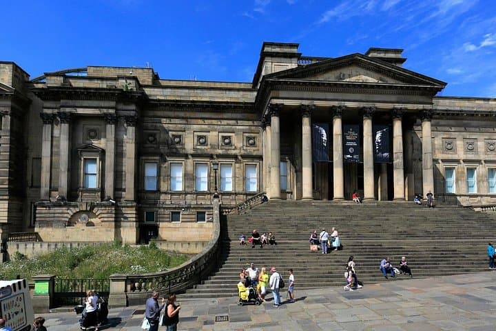 Liverpool Scavenger Hunt & Highlights Self-Guided Walking Tour