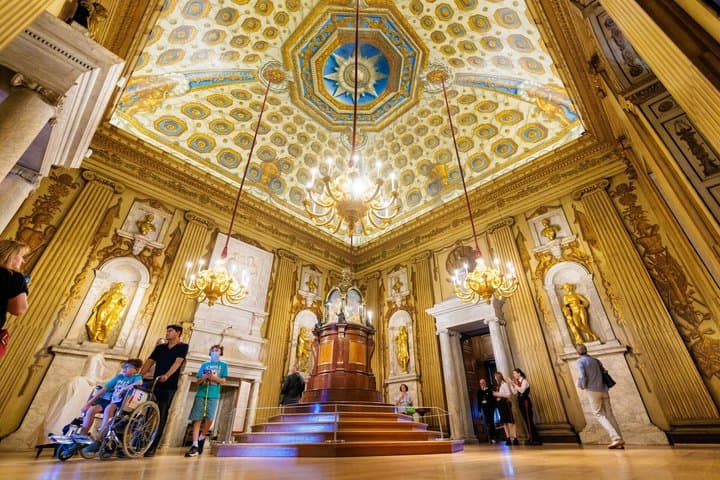 Royal Kensington Gardens Tour & Kensington Palace Entry
