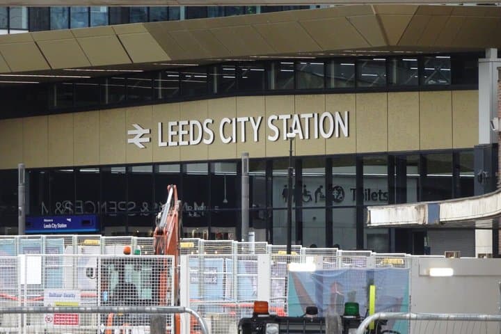 Leeds Self Guided Walking Tour and Scavenger Hunt