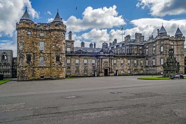 Complete Edinburgh Experience Old and New Town Tour