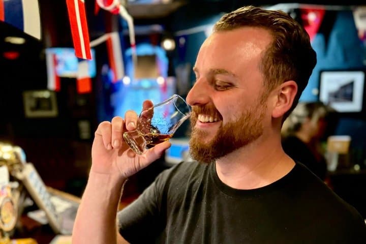 Tales of Edinburgh Pub Tour Journey through History and Whisky