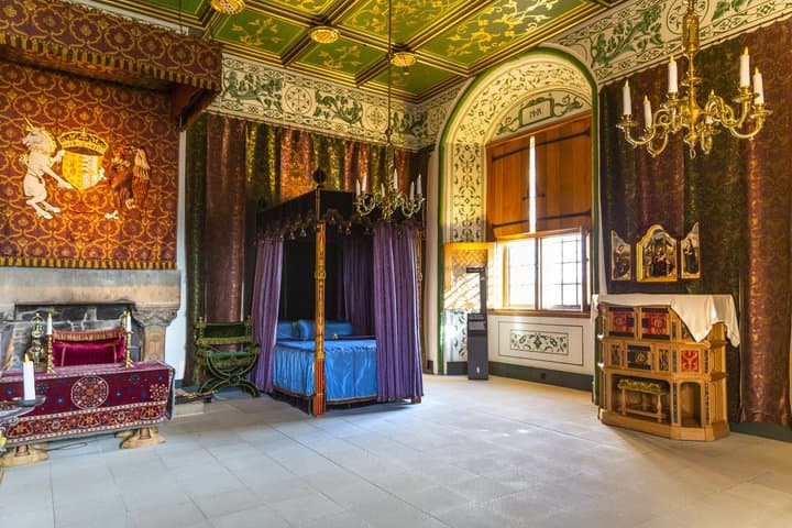 Stirling Castle and Old Town Ticket Included Tour