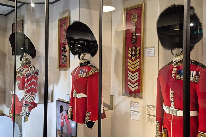 Guards Museum Ceremonial Tour with Uniforms Experience