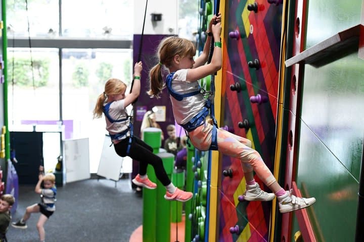 Weekend and Holiday Climb - Climb Quest Milton Keynes