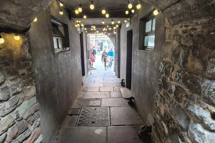 Edinburgh True Crime Audio Tour with A Former Detective