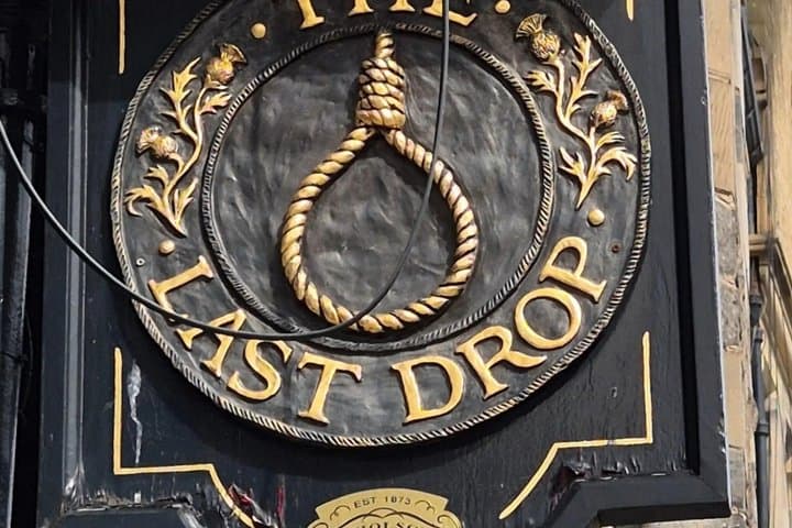 Edinburgh True Crime Audio Tour with A Former Detective