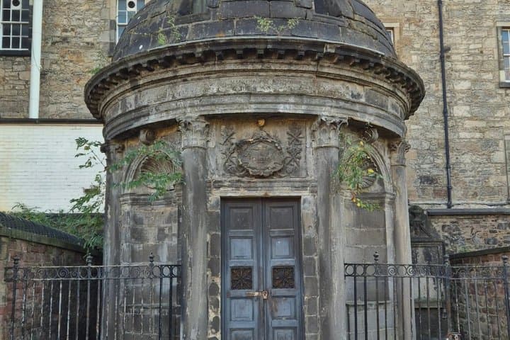 Edinburgh True Crime Audio Tour with A Former Detective