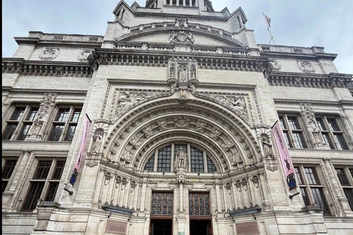 Victoria and Albert Museum Audio Guide: A Director's War on Taste