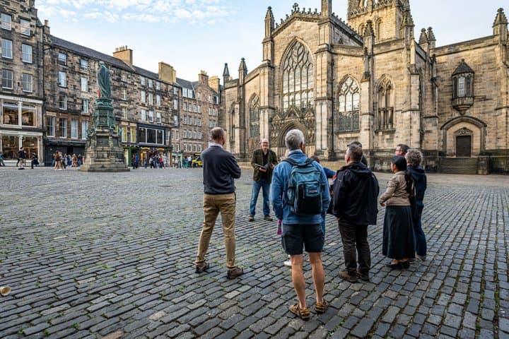 Edinburgh Movie and TV Locations Walking Tour with Outlander