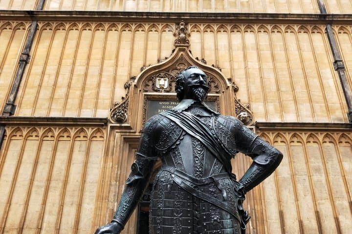Oxford One Day Tour Experience with Lunch and Guide