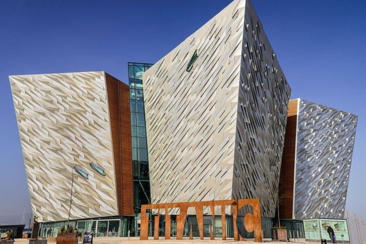 Private Belfast Half Day Tour with Black Taxi and Luxury Minivan