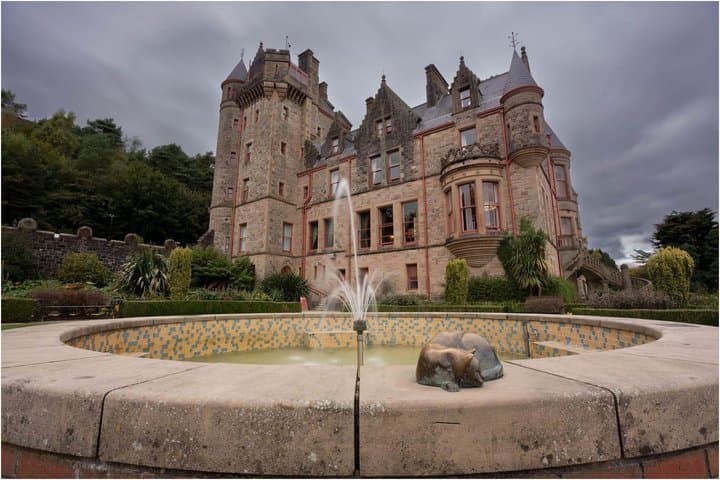 Private Belfast Half Day Tour with Black Taxi and Luxury Minivan