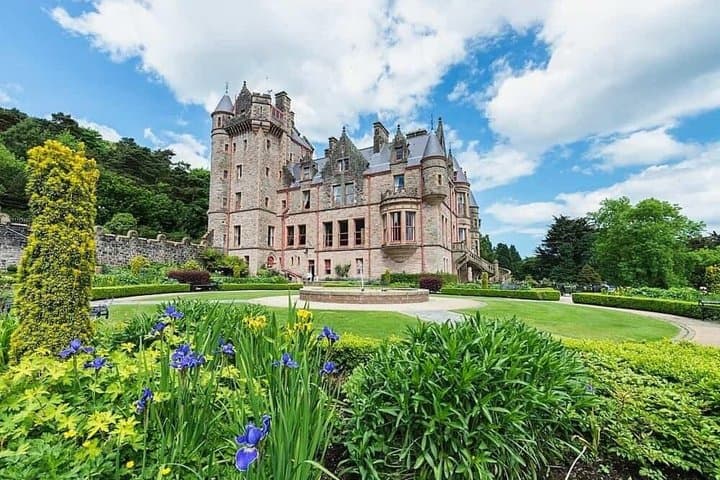 Private Belfast Half Day Tour with Black Taxi and Luxury Minivan