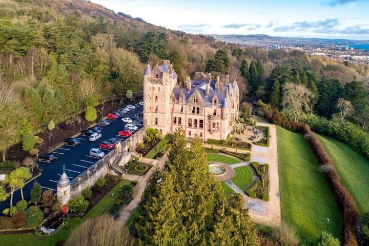 Private Belfast Half Day Tour with Black Taxi and Luxury Minivan