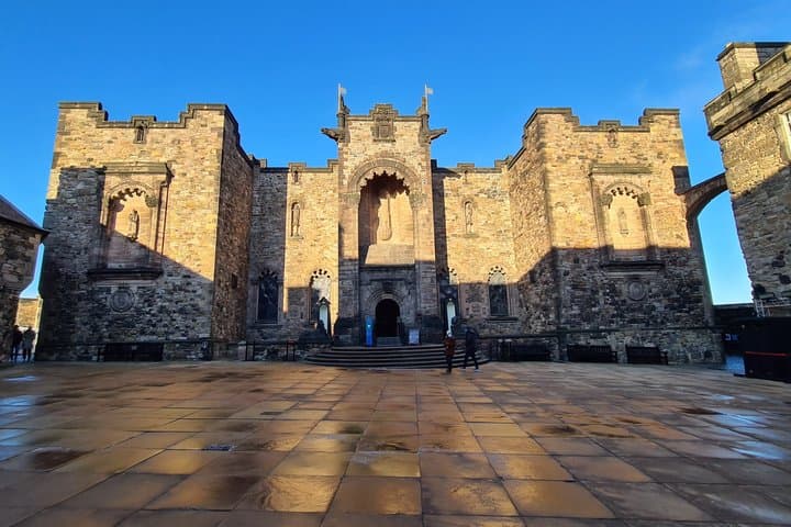 Edinburgh Old Town and Calton Hill Self Guided Audio Tour