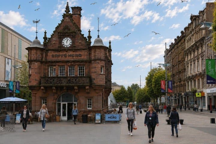 Glasgow Scavenger Hunt & Highlights Self-Guided Walking Tour