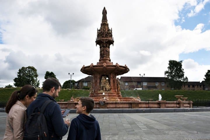 Glasgow Scavenger Hunt & Highlights Self-Guided Walking Tour