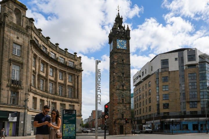 Glasgow Scavenger Hunt & Highlights Self-Guided Walking Tour