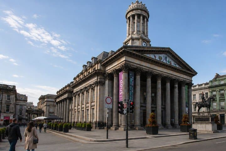 Glasgow Scavenger Hunt & Highlights Self-Guided Walking Tour