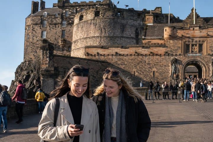 Edinburgh Outdoor Escape Game: Self-Guided City Adventure