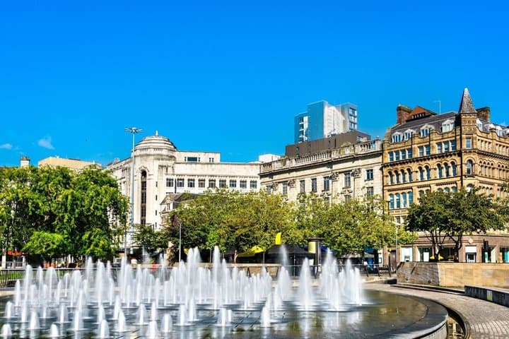 Manchester Scavenger Hunt & Highlights Self-Guided Walking Tour