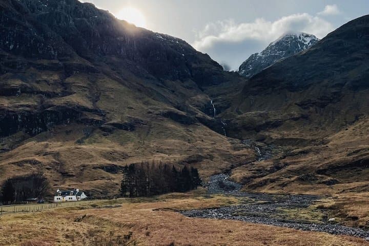 Glasgow: Eilean Donan, Loch Ness & Glenfinnan - 2 Day Tour