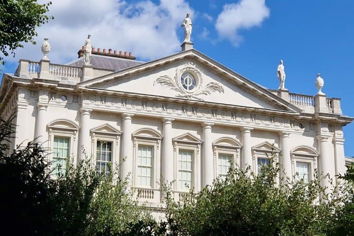 Luxury Walking Tour of St James's