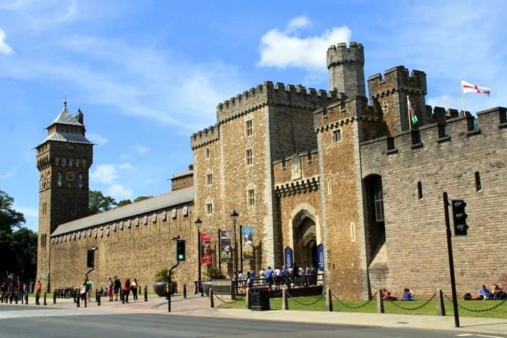 Cardiff Self Guided Walking Tour Castle and Arcades Audio Quiz